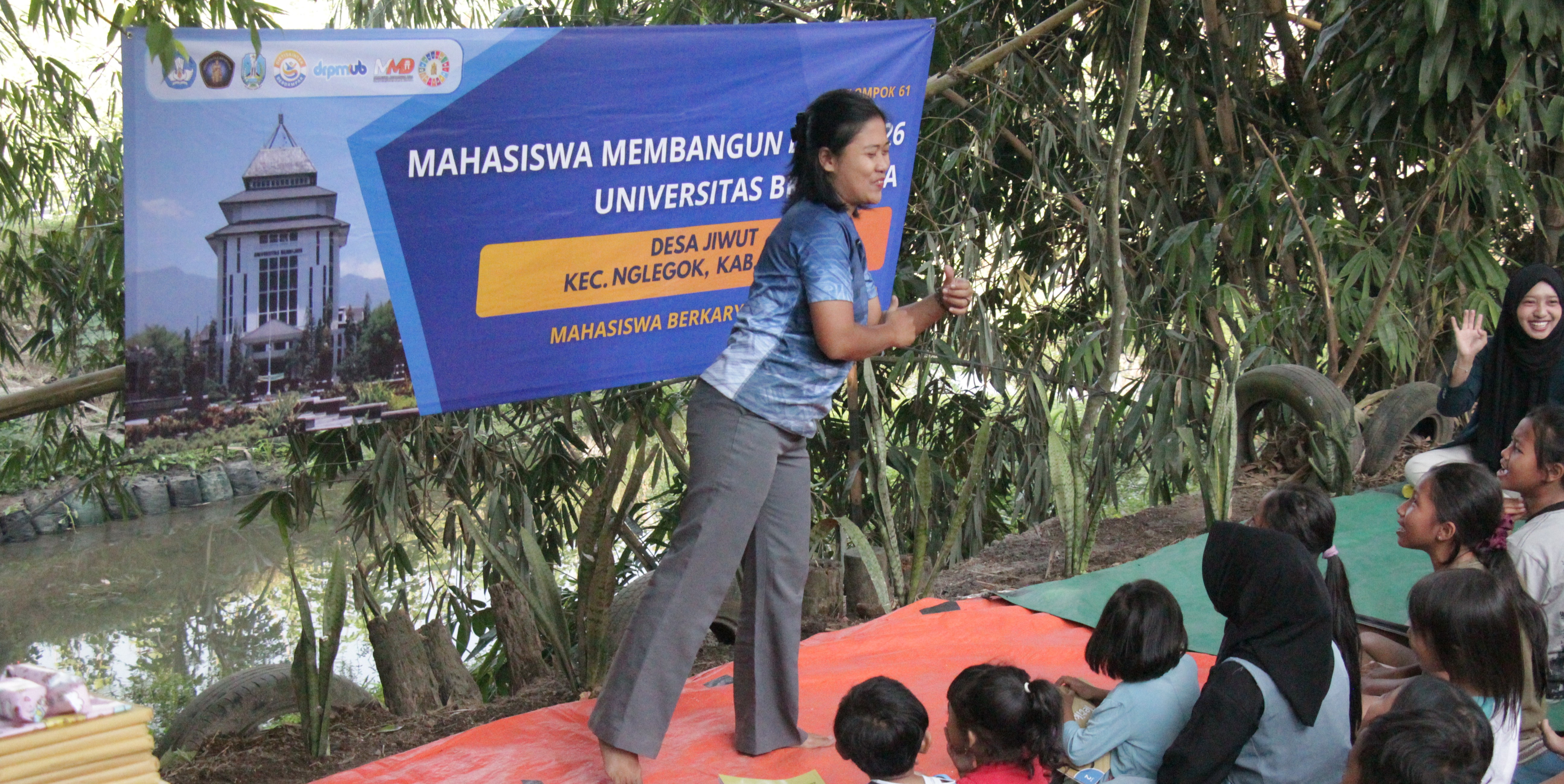 MMD Kelompok 62 Gelar Literasi Alam Terbuka di Desa Jiwut